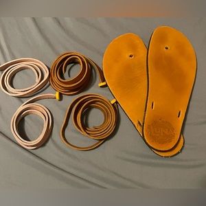 Luna rooted brujita barefoot sandals with two sets of laces, women’s Sz. 8.5